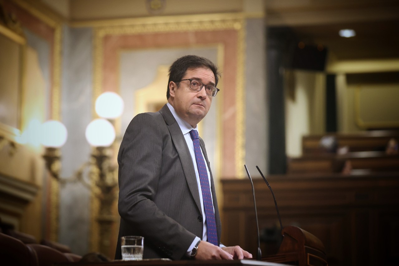 ministro Óscar López