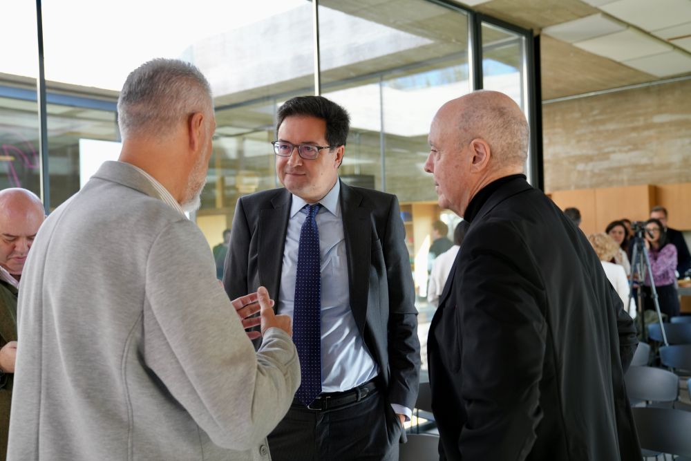 El ministro Óscar López durante su visita a TuringDreams.