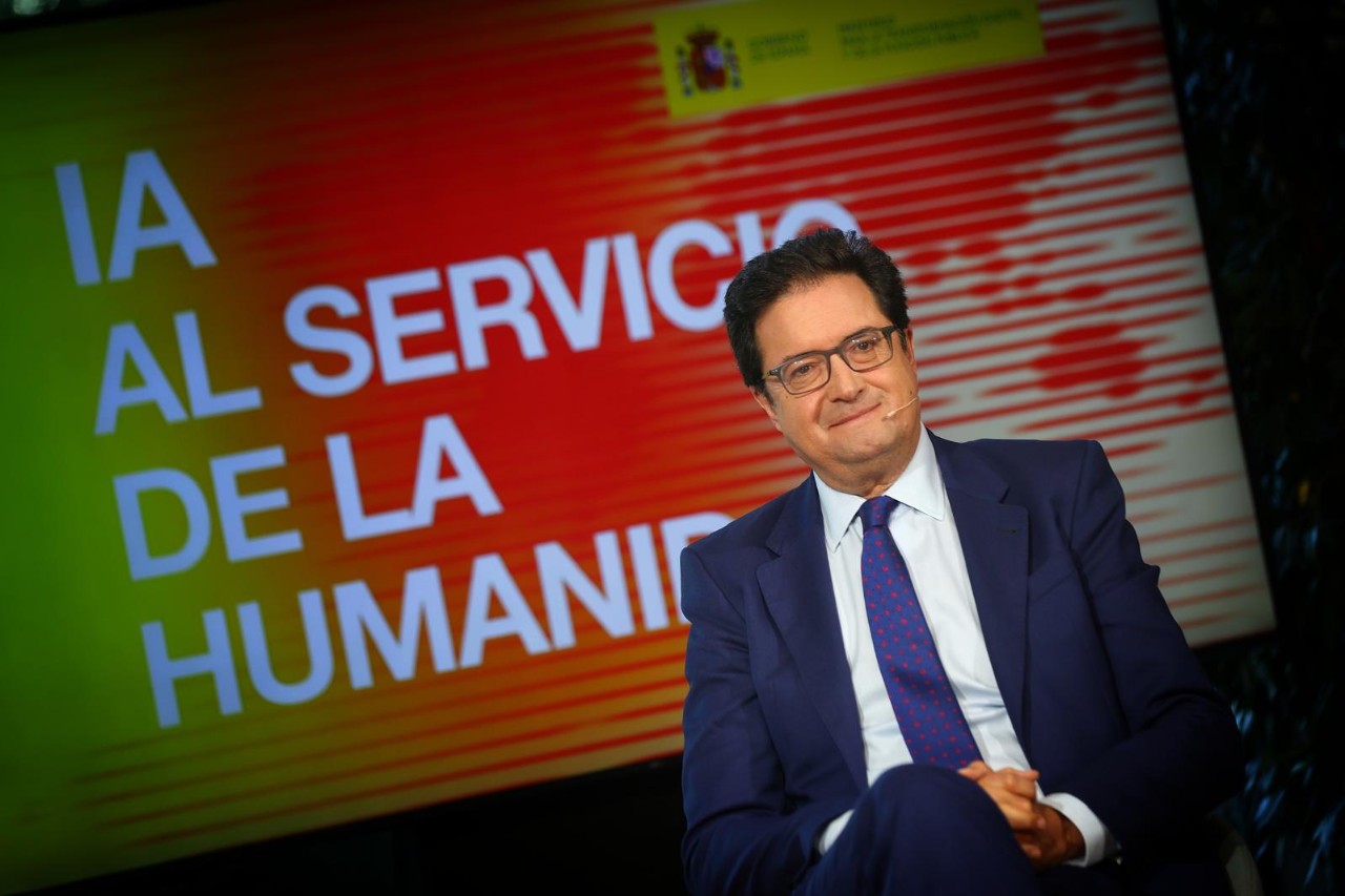 El ministro Óscar López.