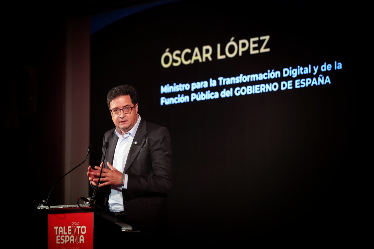 El ministro Óscar López.