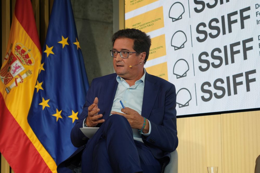 El ministro Óscar López