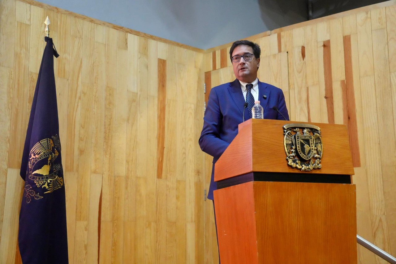 El ministro Óscar López durante su intervención ante la UNAM. 