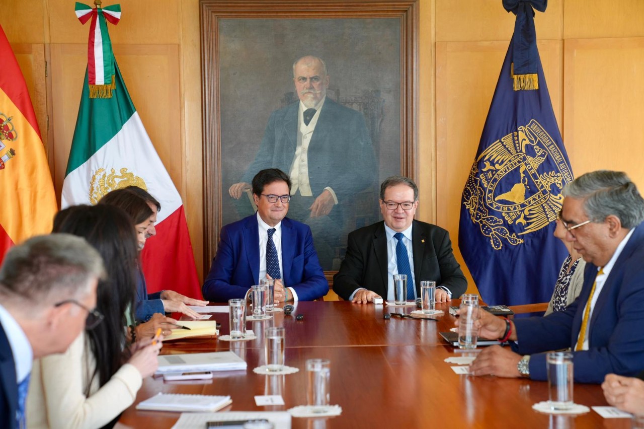El ministro Óscar López en su reunión con el rector de la UNAM.