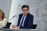 Imatge del Ministre Óscar López en sala de premsa