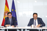 Imatge del Ministre Óscar López signa un acord de col·laboració