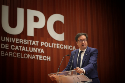 El ministro Óscar López durante su intervención.