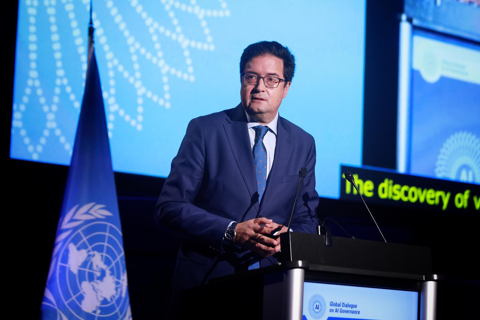 El ministro Óscar López durante su intervención ante el Diálogo Global de IA de las Naciones Unidas.