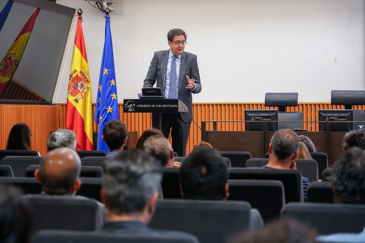 Ministro Oscar López presenta primeros resultados Plan Antiestafas del Gobierno