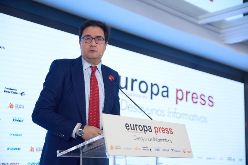 The minister Óscar López closing the event