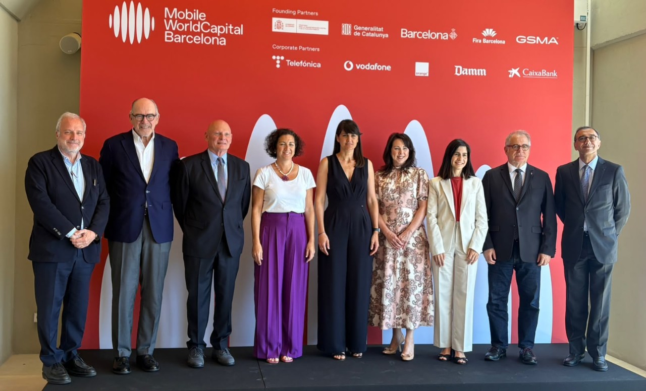 María González Veracruz, Secretary of State, with the other members of the Foundation’s Board of Trustees.