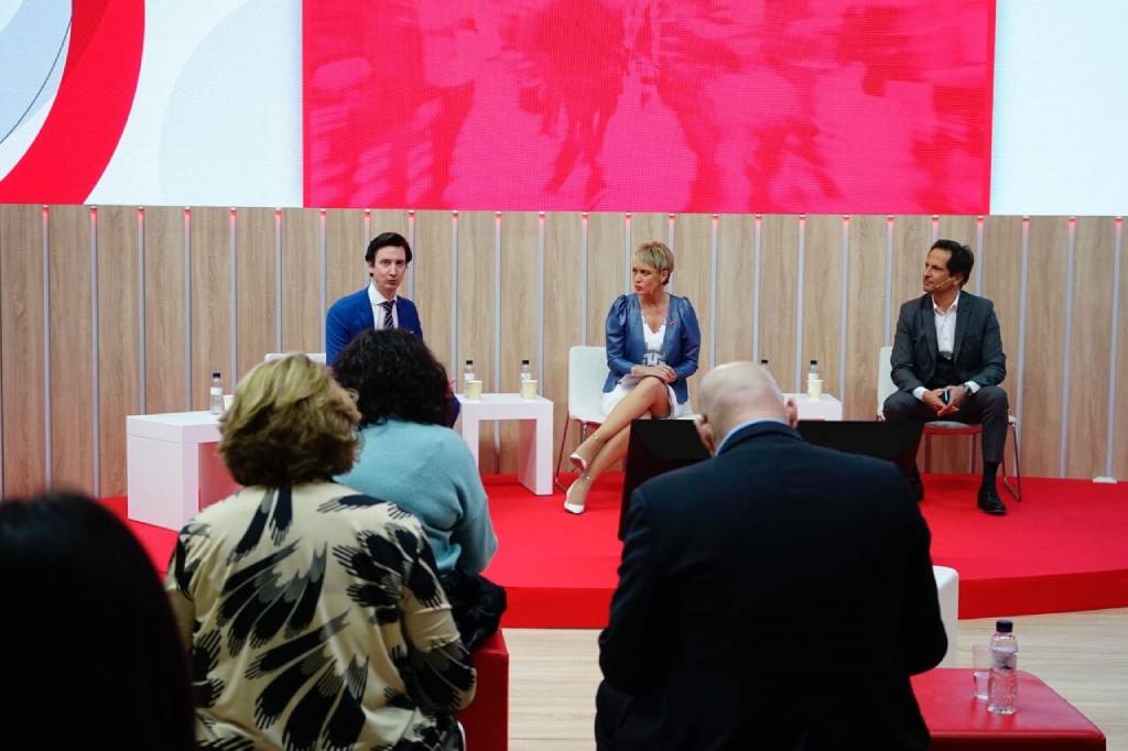Carme Artigas, Digitalizazio eta Adimen Artifizialeko Estatu idazkaria. André de Aragão Azevedo, Portugalgo Trantsizio Digitaleko Estatu idazkaria. Florian Fauccher, Digitalizazio eta Gai Ekonomikoetako zuzendari nagusia, Austria.