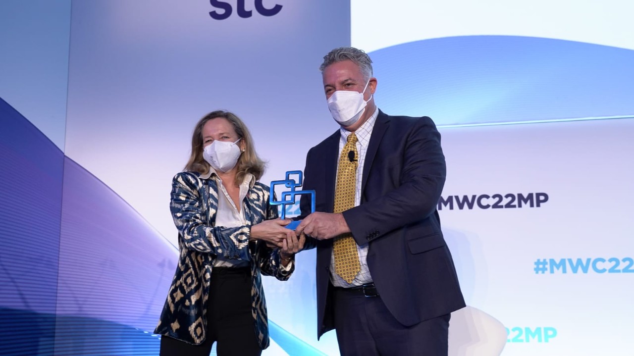 La vicepresidenta primera rep el Global Mobile Award 2022 a l'excel·lència governamental