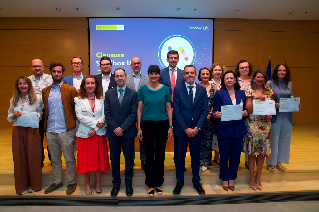Fotografía grupal de la clausura de l'esdeveniment